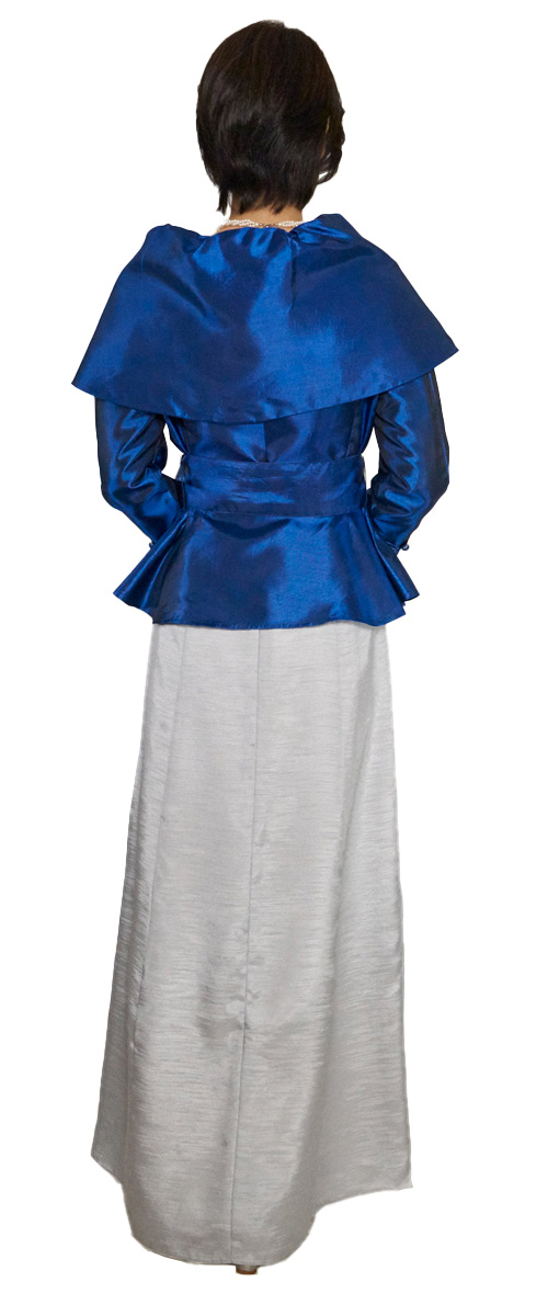アップタウンブライダル ママドレス Set 1703 - 胸元を大胆に飾る明るさを調整可能なカシュクール襟ドレス・後ろ
