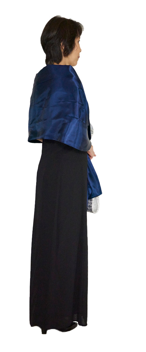 アップタウンブライダル ストール・ドレス Set 1720 - オリジナルブルーストールと定番のブラックドレス・後ろ