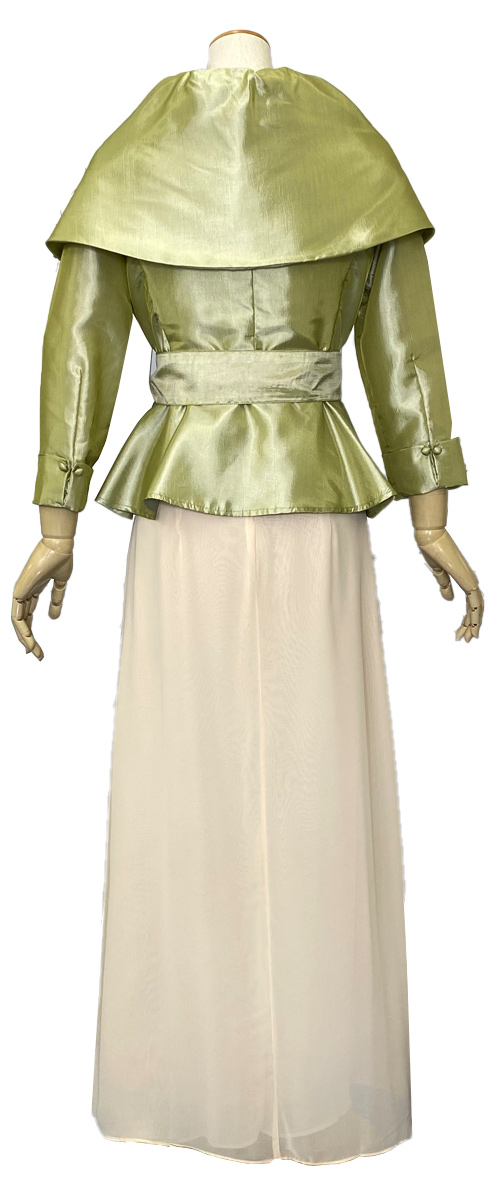 アップタウンブライダル ドレス Set 1721 - 春秋にぴったりのシャンパンカラードレスとグリーンジャケットセット・後ろ